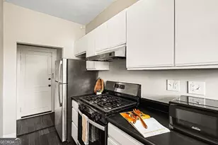 21 Peachtree Memorial Dr NW, Atlanta, GA 30309 - Photo 19