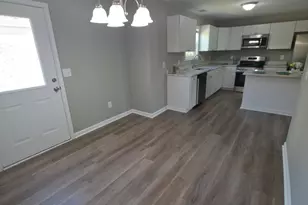 241 Charlotte Cir, Statham, GA 30666 - Photo 5