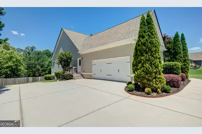 221 Chasewood Lane, Senoia, GA 30276 - Photo 3