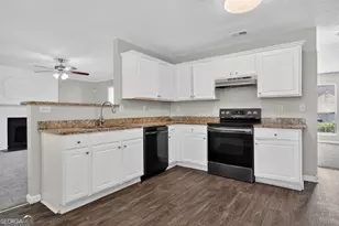 1121 Huntington Pl Cir, Lithonia, GA 30058 - Photo 9