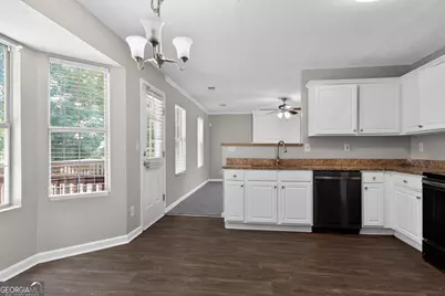 1121 Huntington Place Circle, Lithonia, GA 30058 - Photo 11