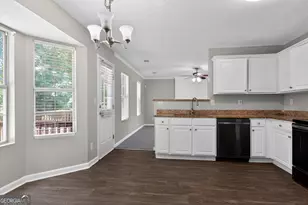 1121 Huntington Pl Cir, Lithonia, GA 30058 - Photo 11