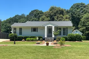 272 Lakeview Dr, Winterville, GA 30683 - Photo 1