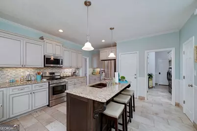 215 Oakwood Lakes Drive, Hampton, GA 30228 - Photo 9