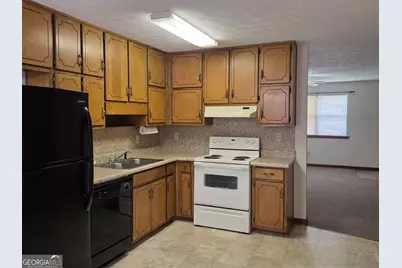 8437 Pineland Drive, Jonesboro, GA 30238 - Photo 9