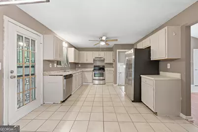 2069 Bedford Court, Lithonia, GA 30058 - Photo 9