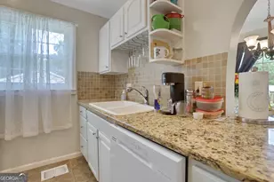 4052 W Johnson Cir, Chamblee, GA 30341 - Photo 13