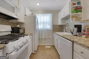 4052 W Johnson Cir, Chamblee, GA 30341 - Photo 11