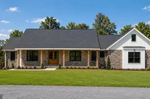 425 Ayers Creek Dr, Toccoa, GA 30577 - Photo 1