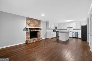 7127 Riverside Dr, Atlanta, GA 30328 - Photo 9