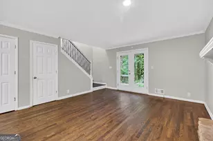 7127 Riverside Dr, Atlanta, GA 30328 - Photo 9