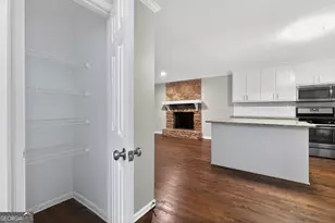 7127 Riverside Dr, Atlanta, GA 30328 - Photo 15
