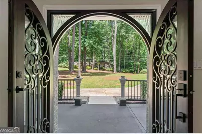 2023 Stoneleigh Drive, Stone Mountain, GA 30087 - Photo 5