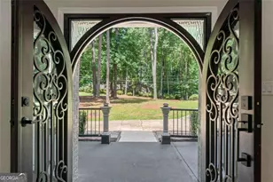 2023 Stoneleigh Dr, Stone Mountain, GA 30087 - Photo 5