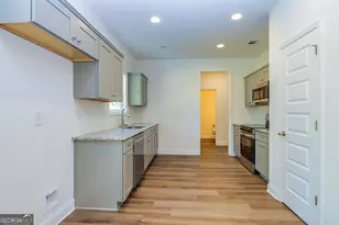 11 E Reynolds St, Newnan, GA 30263 - Photo 17