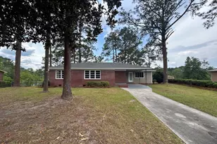 843 Prosperity Dr, Swainsboro, GA 30401 - Photo 1
