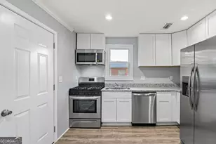 1718 Lisbon Dr SW, Atlanta, GA 30310 - Photo 9
