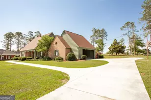 220 Lake Shore Dr, Alma, GA 31510 - Photo 1