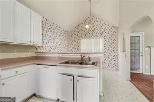 715 Sylvia Ct, Riverdale, GA 30296 - Photo 7