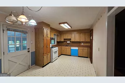 551 Wavelyn Way, Riverdale, GA 30274 - Photo 7