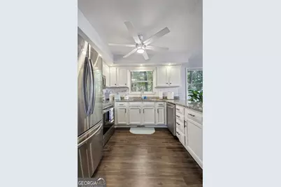 8470 Lake Drive, Snellville, GA 30039 - Photo 9