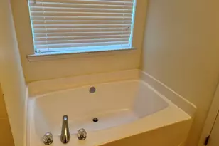 9592 Lakeview Cir, Union City, GA 30291 - Photo 11