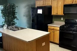 9592 Lakeview Cir, Union City, GA 30291 - Photo 5