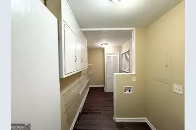 2176 Elinwood Drive, East Point, GA 30344 - Photo 9