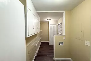 2176 Elinwood Dr, East Point, GA 30344 - Photo 9