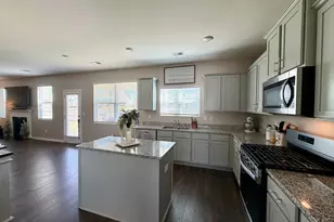 384 Condor Ct, Statham, GA 30666 - Photo 9