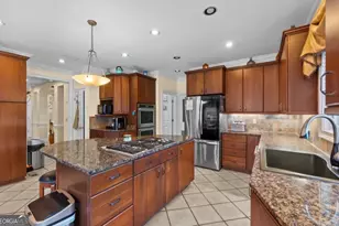240 Fairways Dr, Warner Robins, GA 31088 - Photo 11