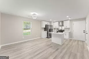239 E Currahee St, Toccoa, GA 30577 - Photo 17