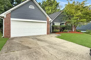 635 Paris Dr, Lawrenceville, GA 30043 - Photo 3