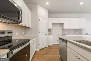8039 Dickens Dr, Fairburn, GA 30213 - Photo 13