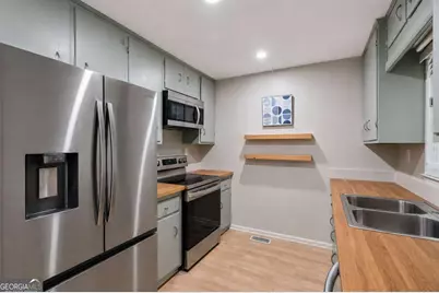 16 Holly Downs Court NW, Atlanta, GA 30318 - Photo 9