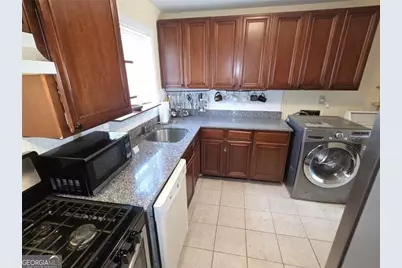 5617 Kingsport Drive NE, Sandy Springs, GA 30342 - Photo 3