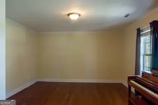 650 N 18th St, Griffin, GA 30223 - Photo 7