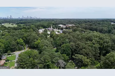 2559 Dale Creek Drive NW, Atlanta, GA 30318 - Photo 41