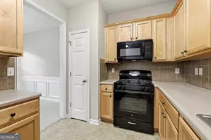 7373 Gossamer St, Union City, GA 30291 - Photo 15