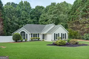 15 Pear Ct, Sharpsburg, GA 30277 - Photo 1