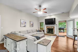 105 Pineland Dr, Newnan, GA 30263 - Photo 13