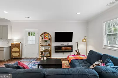 2533 Romain Way, East Point, GA 30344 - Photo 7