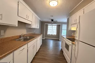 6354 Shannon Pkwy, Union City, GA 30291 - Photo 9