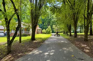 677 Bankshire Dr, Suwanee, GA 30024 - Photo 25