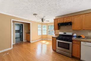 677 Bankshire Dr, Suwanee, GA 30024 - Photo 5