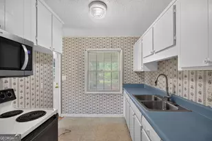 55 E Greenwood Dr, Carrollton, GA 30117 - Photo 9