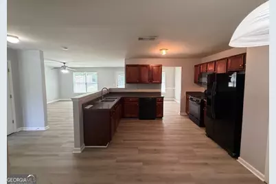 7279 Laurel Creek Drive, Stockbridge, GA 30281 - Photo 5