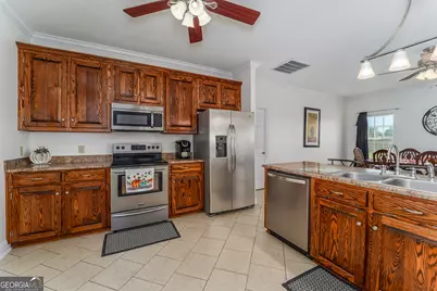 6664 Southside Drive, Blackshear, GA 31516 - Photo 13