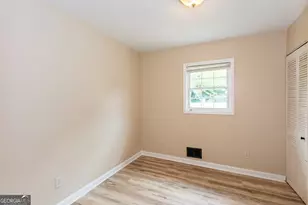 2435 Claude St NW, Atlanta, GA 30318 - Photo 7
