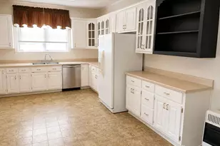 410 Zebulon St, Barnesville, GA 30204 - Photo 5